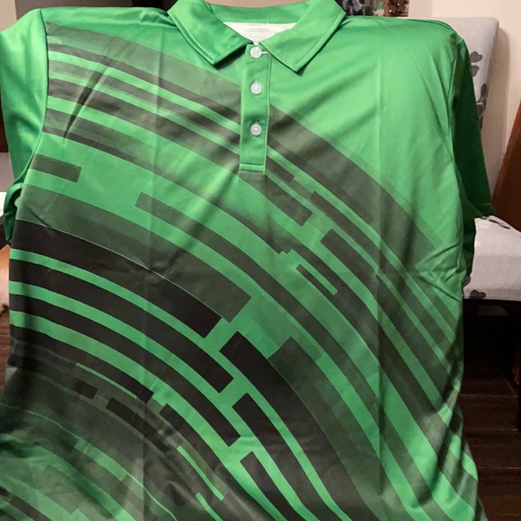 Men’s size large green and black shirt sleeve collar tee shirt new without tag